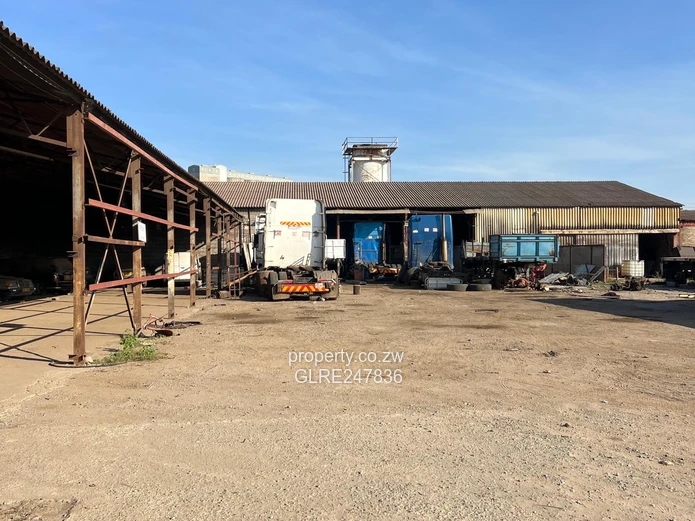 Willowvale Warehouse & Yard — 5,000 m² with Offices & Borehole