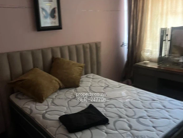 Eastlea 4-Bed Bungalow on 1700m² with Borehole & Lawn