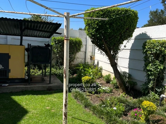 Spacious 3-Bed Avondale Flat — Fireplace, Borehole, Garage