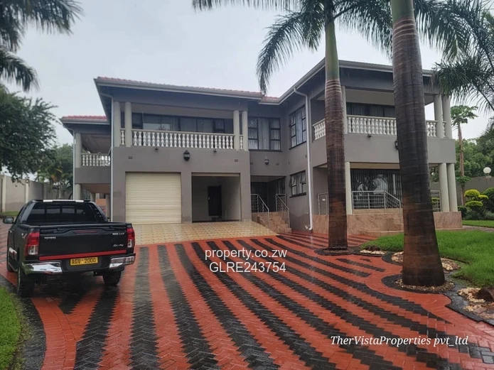 Elegant 6-Bed Pomona Home on 1900 m2 with Borehole