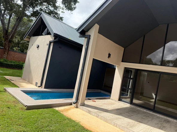 4 Bedroom Flat & Apartment