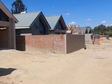 3 Bedroom Flat & Apartment