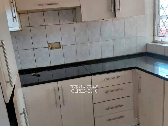 Belvedere 3-Bed Home - Tiled Lounge & Borehole