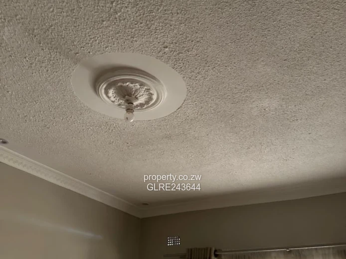 Mabelreign 5-Bed Brick Home — Secure, Borehole & Double Garage