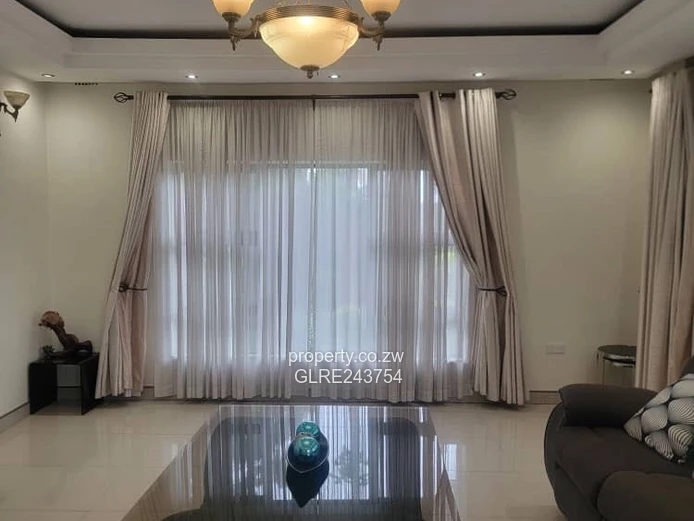 Elegant 6-Bed Pomona Home on 1900 m2 with Borehole