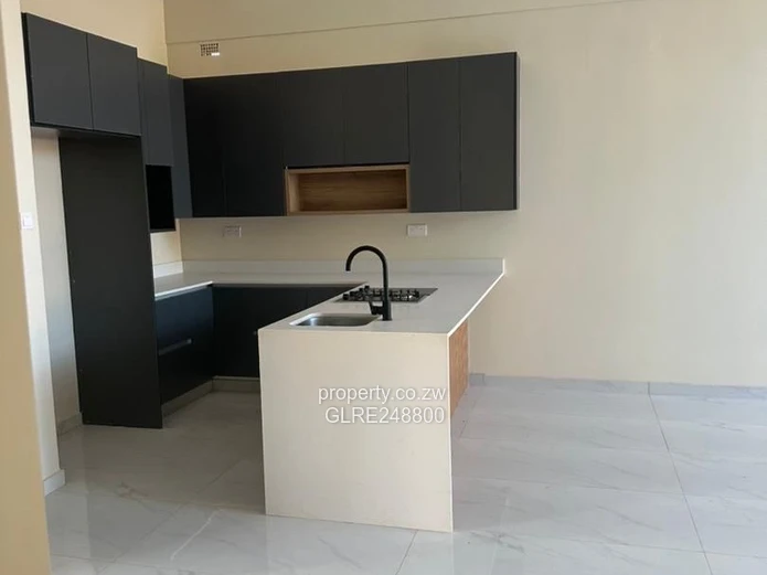 Spacious Glass-Front 3-Bed Townhouse in Bluff Hill - Borehole