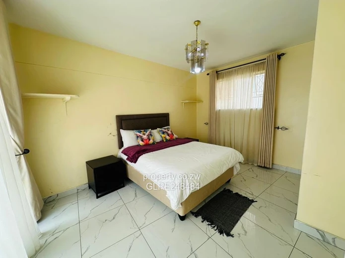 Sunlit 2-Bed Avenues Flat with Verandah & Solar