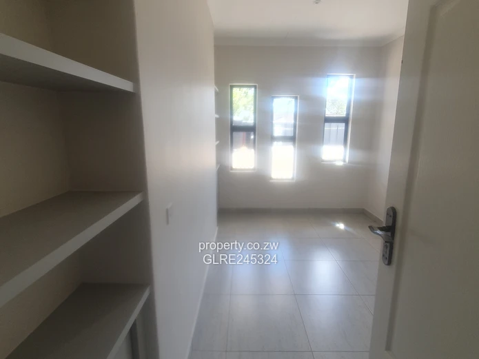 Spacious 2-Bed Apartment in Vainona — Modern Kitchen & Borehole (Sole Mandate)