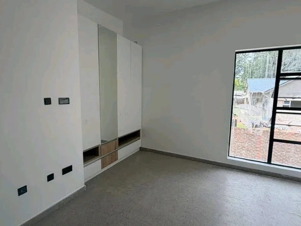 2 Bedroom Flat & Apartment