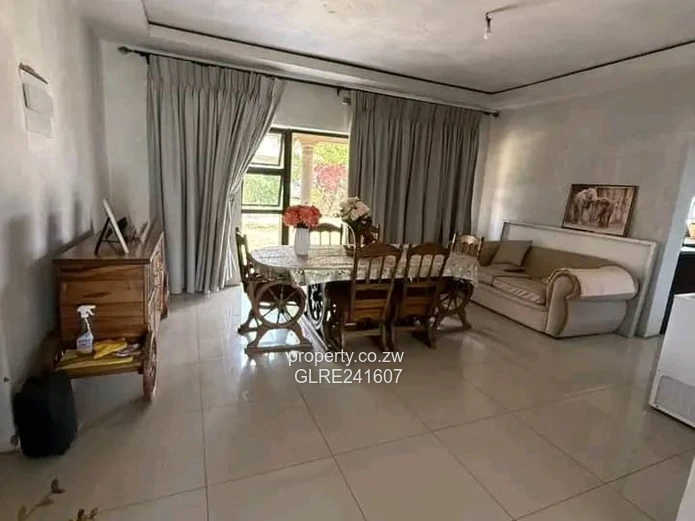 Pomona 5-Bed Home - Garden, Paved Driveway & Borehole