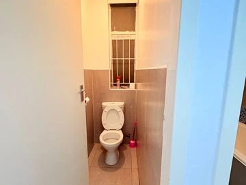 2 Bedroom Flat & Apartment