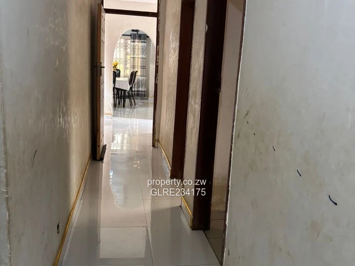 5-Bedroom Semi-Furnished Gem – Sandtone Phase?2