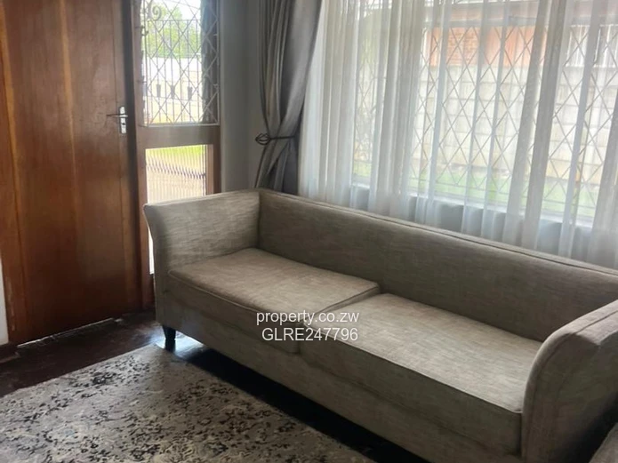 Eastlea 4-Bed Bungalow on 1700m² with Borehole & Lawn