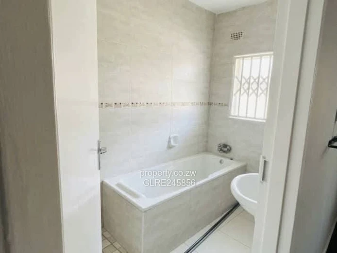 Spacious 4-Bed Home with Borehole & Driveway in Madokero
