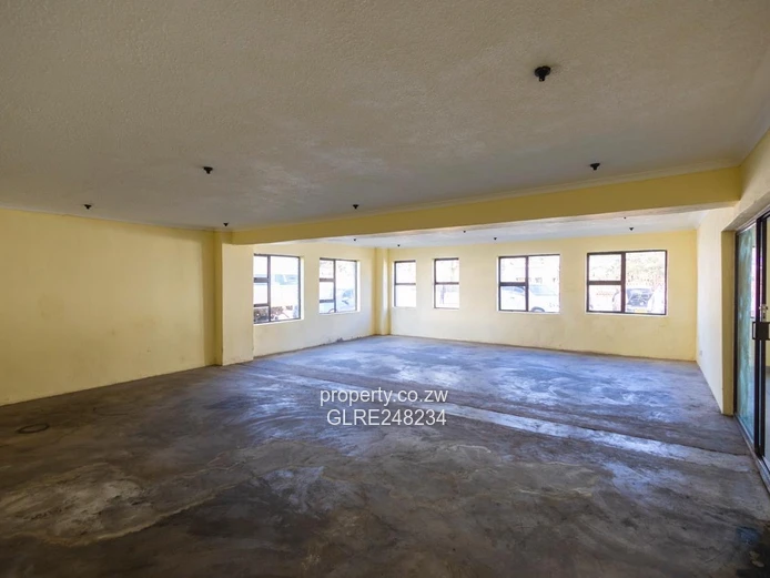 2,000 sqm Warehouse/Factory on 2,600 sqm Land in Madokero, Borehole