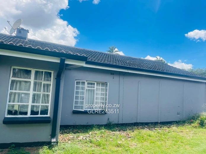 Sunridge 4-Bed Home — Walled Garden, Garage & Verandah