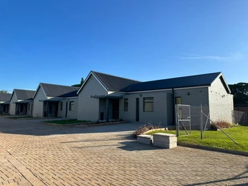 3 Bedroom Flat & Apartment