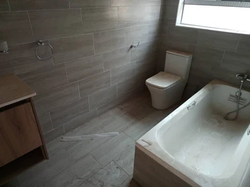 4 Bedroom Flat & Apartment