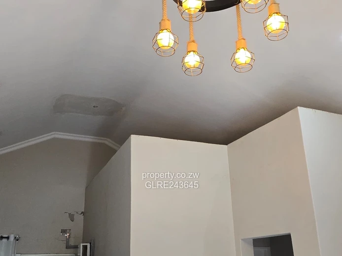 Open-Plan 2-Bed Flat Ashdown Park — Borehole & Yard