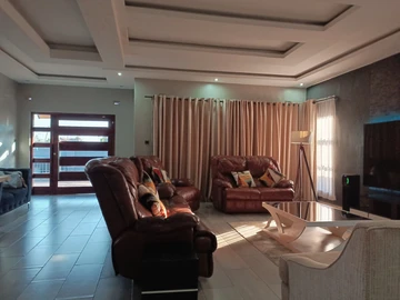 3 Bedroom Flat & Apartment