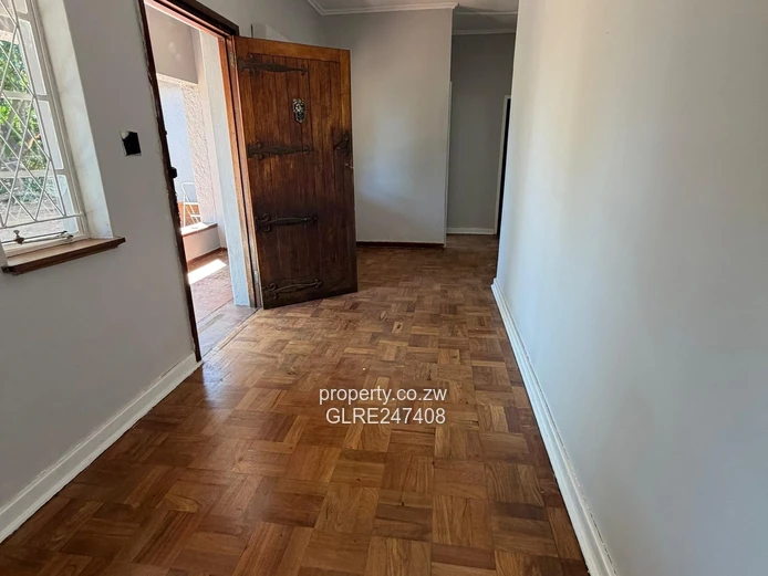 Spacious 450m² Office on 600m² with Borehole — Milton Park