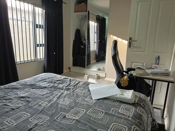 3 Bedroom Flat & Apartment