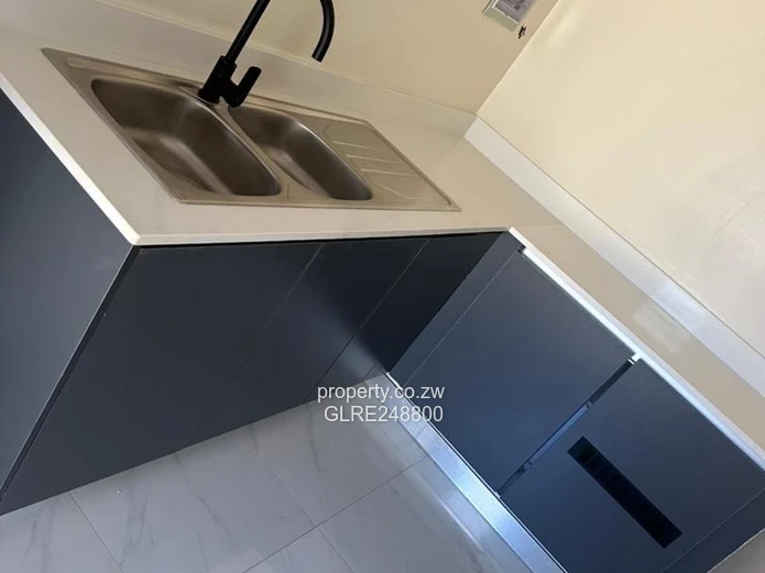 Spacious Glass-Front 3-Bed Townhouse in Bluff Hill - Borehole