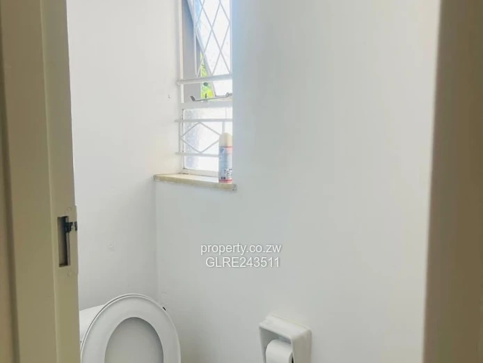 Sunridge 4-Bed Home — Walled Garden, Garage & Verandah