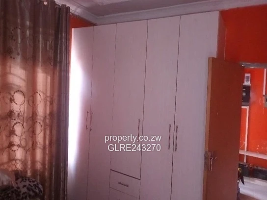 Secure Walled 3-Bed Home in Rydale Ridge - Garage, Verandah