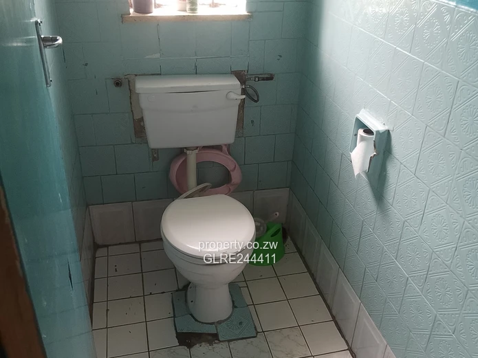 Red-roofed 3-bed Waterfalls Home on 3200m² — Borehole & Veranda