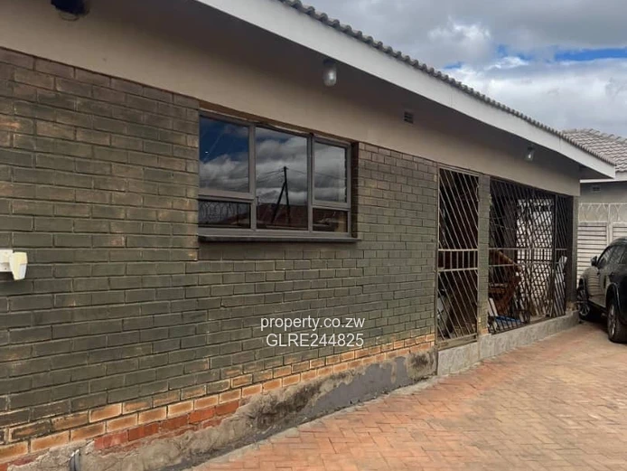 3-Bed Home with Borehole & Paved Yard in Madokero