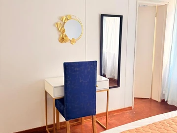 2 Bedroom Flat & Apartment