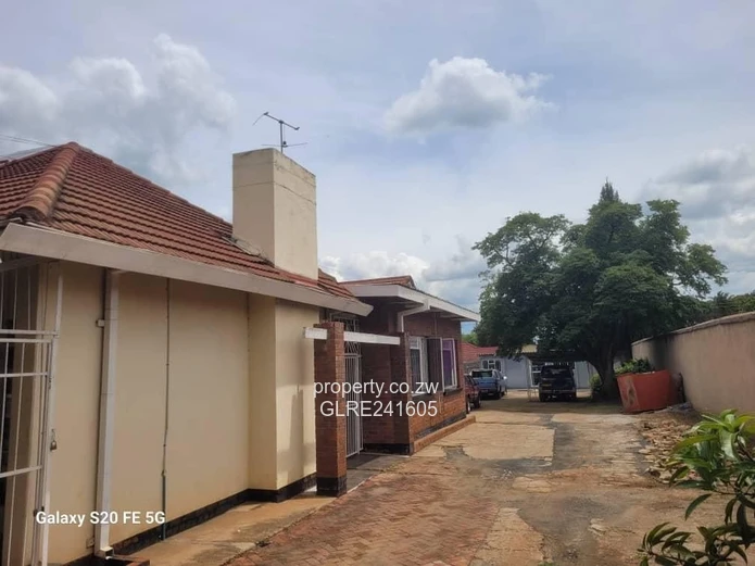 Spacious 5-Bed Home + Office, Borehole — Hillside, Harare South