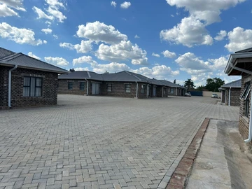 Meyrick Park Cluster House for Rent