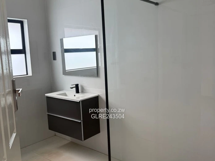 Mount Pleasant 4-Bed: Stone Facade, Pool & Borehole