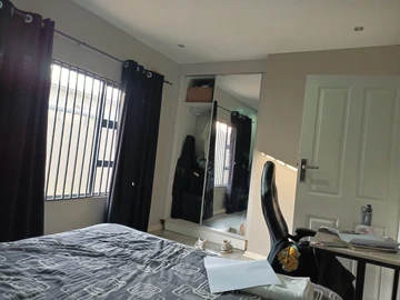 3 Bedroom Flat & Apartment