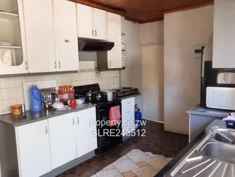 Marlborough 5-Bed Home on 4,698m² – Verandah & Garden