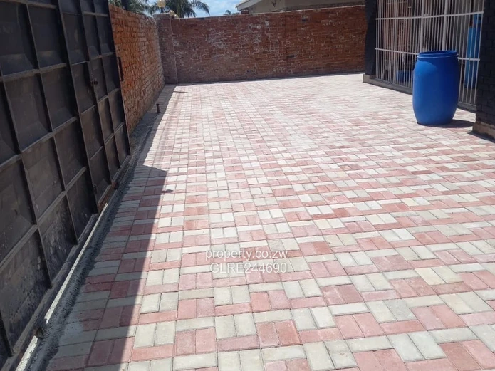 Madokero: 3-Bed Home with Borehole & Paved Driveway