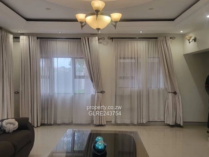 Elegant 6-Bed Pomona Home on 1900 m2 with Borehole