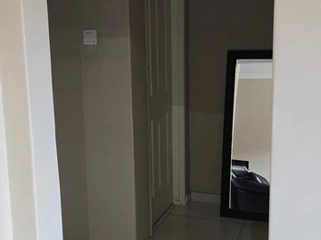 2 Bedroom Flat & Apartment