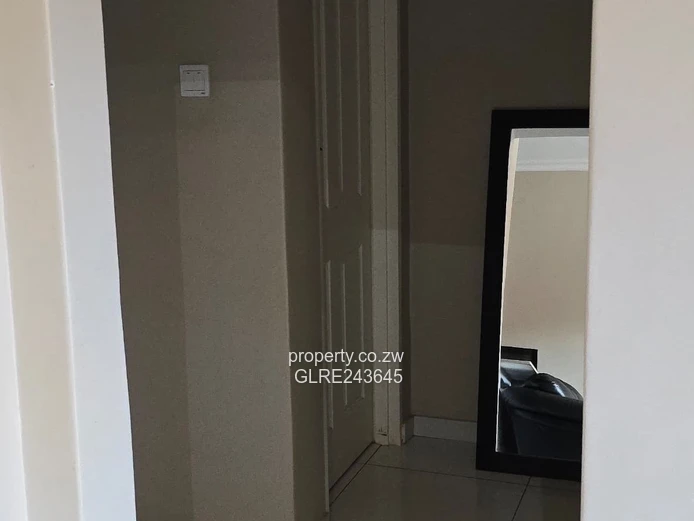 Open-Plan 2-Bed Flat Ashdown Park — Borehole & Yard