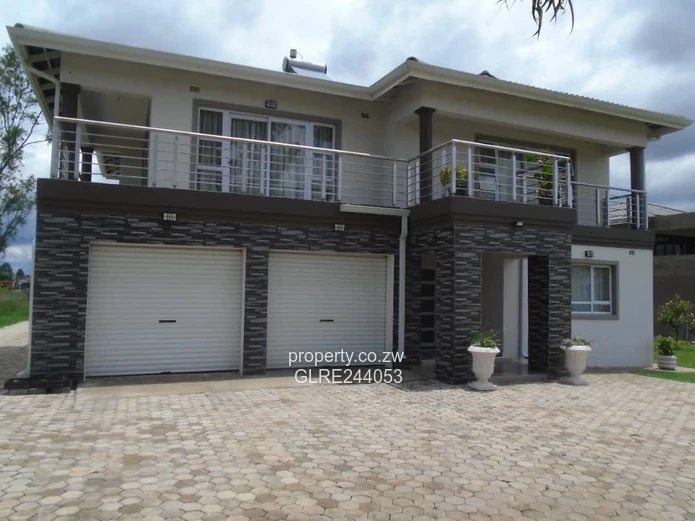 Modern 4-Bed Arlington Home with Double Garage & Borehole