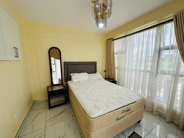 2 Bedroom Flat & Apartment