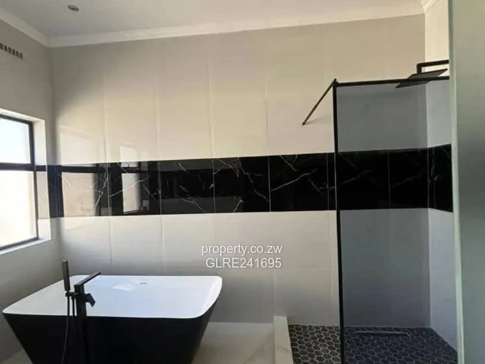 Contemporary Pomona 4-Bed with Pool, Borehole & Vaulted Ceilings