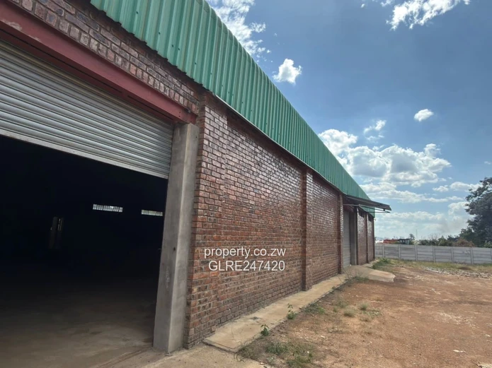 Prospect: 800m² Warehouse on 2,650m² with Borehole