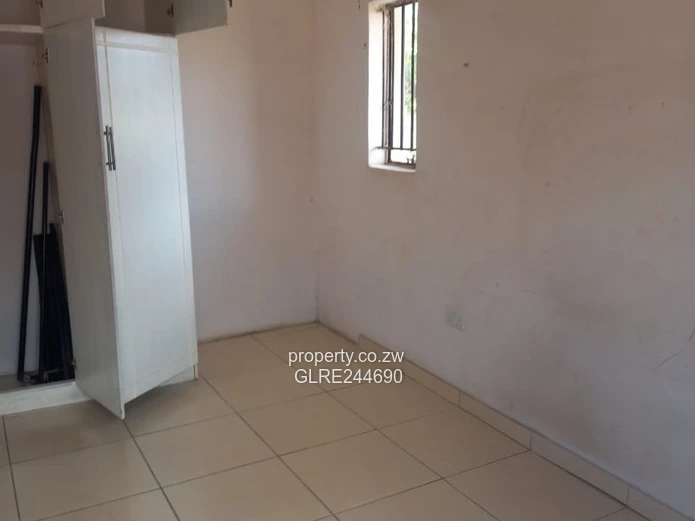 Madokero: 3-Bed Home with Borehole & Paved Driveway