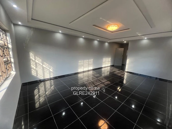 Modern 3-Bed Rockview Home — Open-plan & Paved Drive