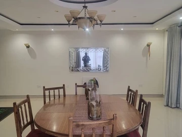 6 Bedroom House