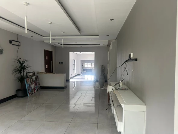 6 Bedroom House