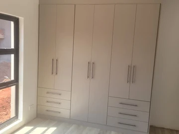 3 Bedroom Flat & Apartment